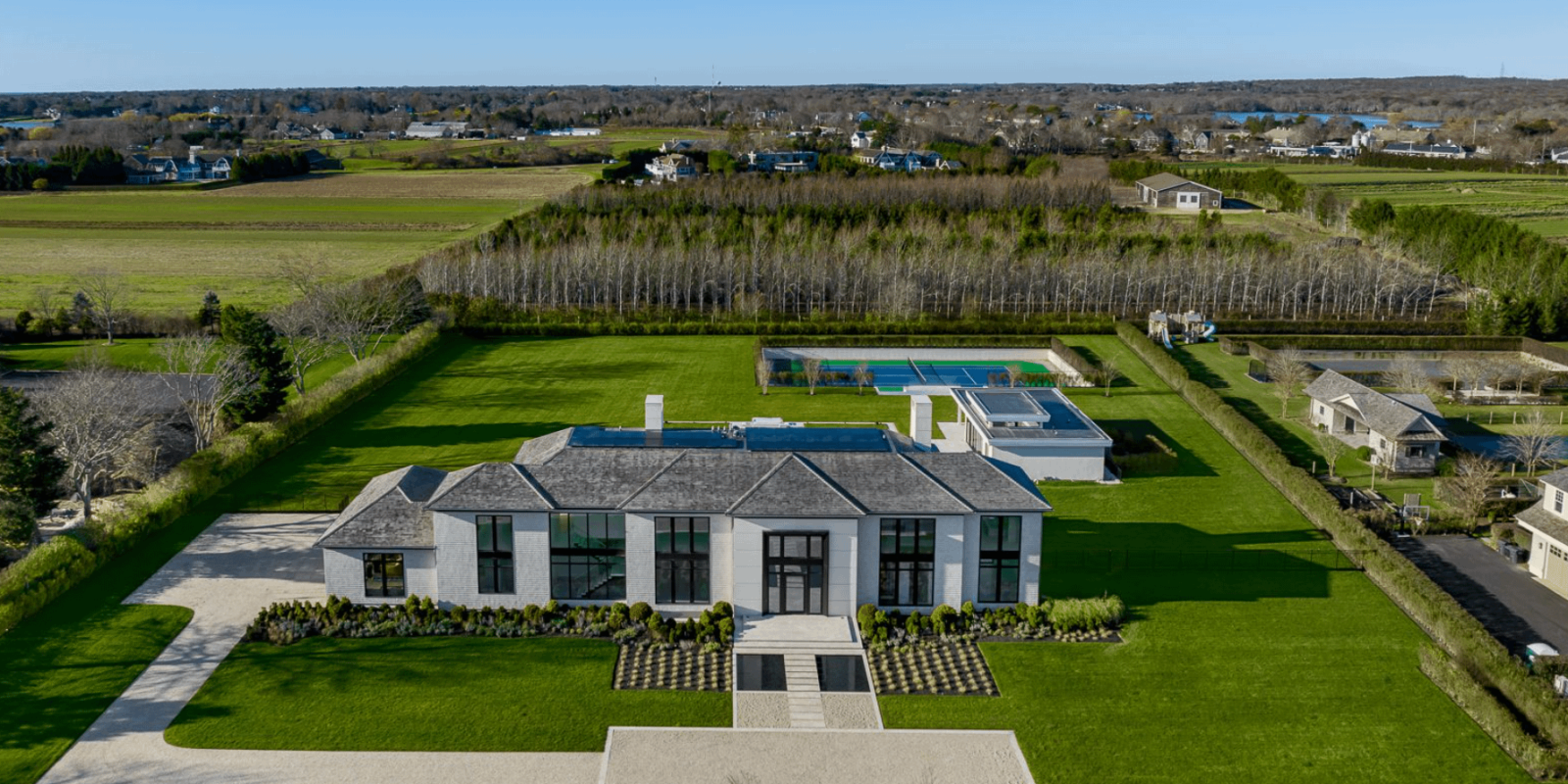 Rent This Hamptons Home For 5,000/Month (PHOTOS)