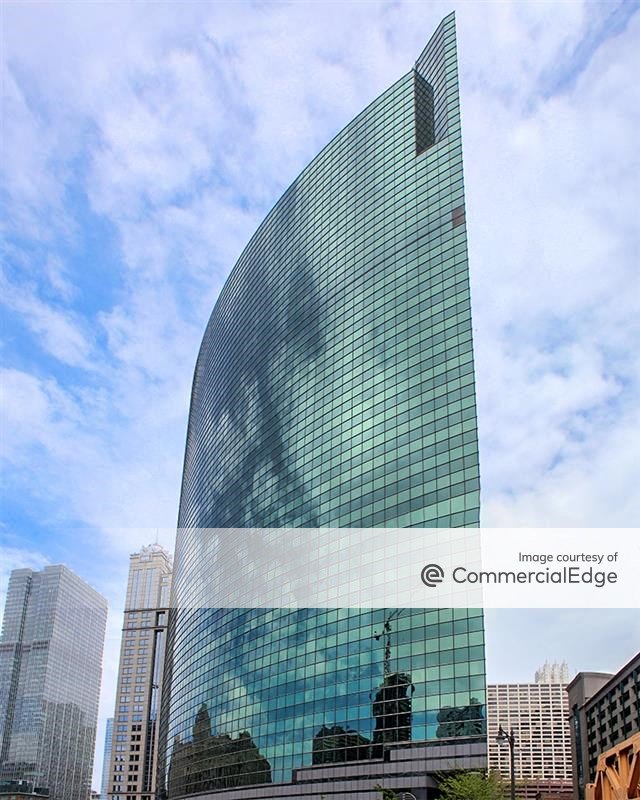 Photo of high-rise office building at 333 W. Wacker Drive in Chicago's CBD.