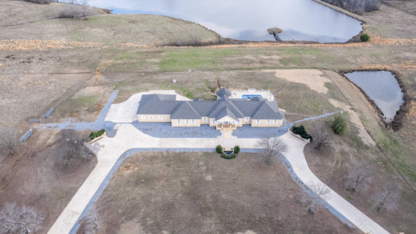 168 Acre Alabama Estate With Hangar & Runway (PHOTOS)