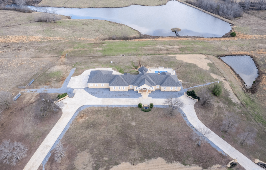 168 Acre Alabama Estate With Hangar & Runway (PHOTOS)
