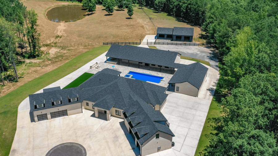 34 Acre Georgia Estate With Guest House And Barn (PHOTOS)