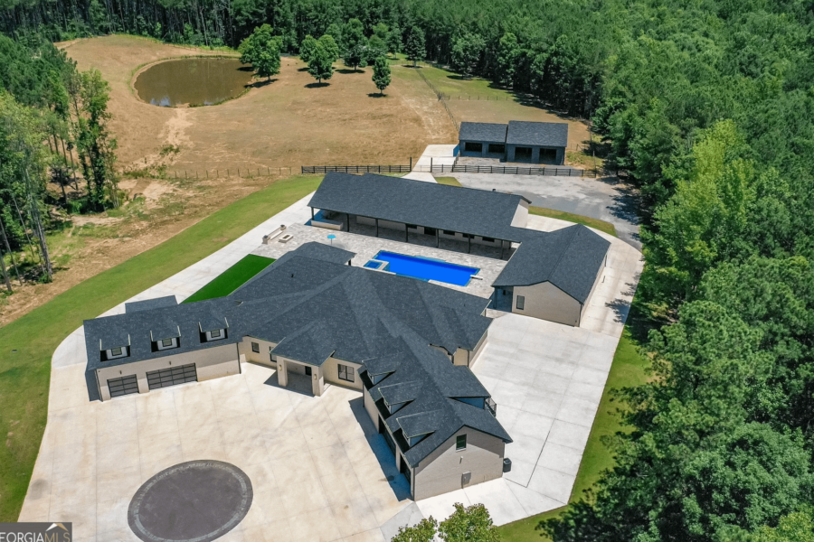 34 Acre Georgia Estate With Guest House And Barn (PHOTOS)