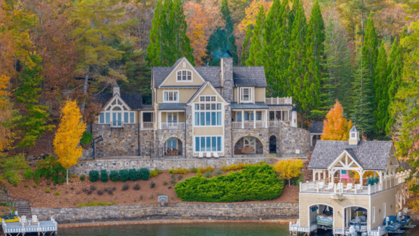 Lakefront Home In Georgia With Boathouse (PHOTOS)