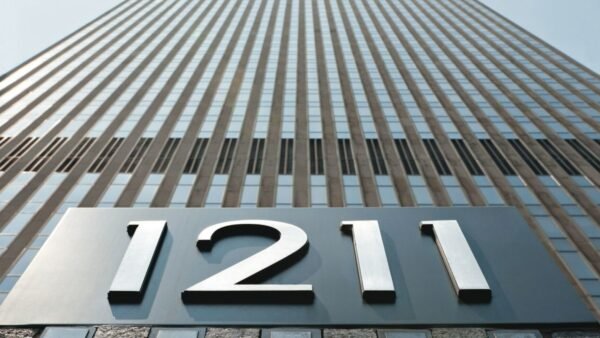 Fox to Exit 330 KSF at Manhattan Trophy Tower