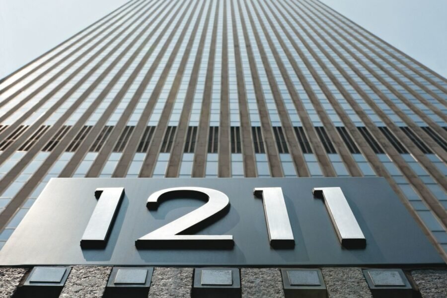 Fox to Exit 330 KSF at Manhattan Trophy Tower