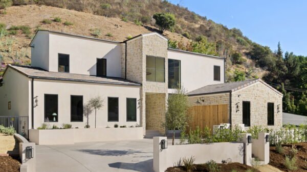 Modern Farmhouse Perfection in Beverly Hills: 1840 San Ysidro Drive