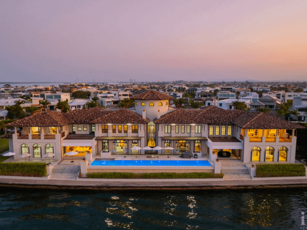 Grand Waterfront Home In Queensland, Australia (FLOOR PLANS)