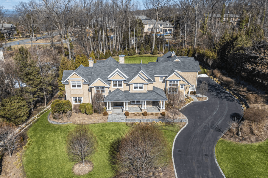 Hamptons-Style Beauty In Tenafly, New Jersey (PHOTOS)