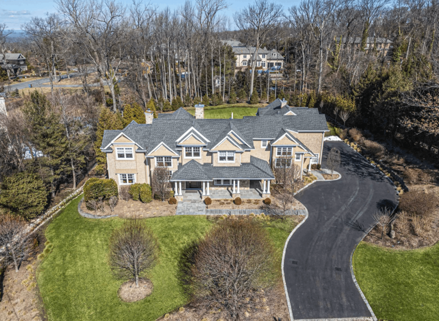 Hamptons-Style Beauty In Tenafly, New Jersey (PHOTOS)