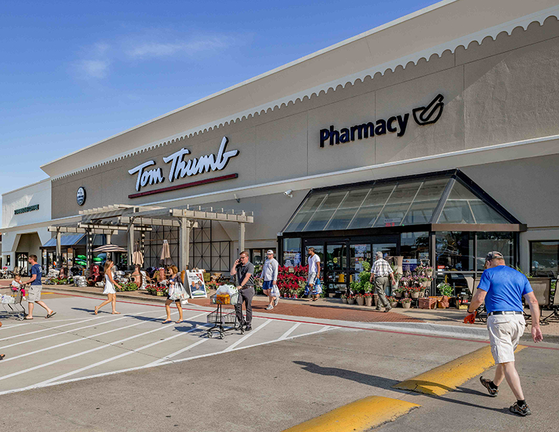 Photo of the Independence Square retail center in Dallas