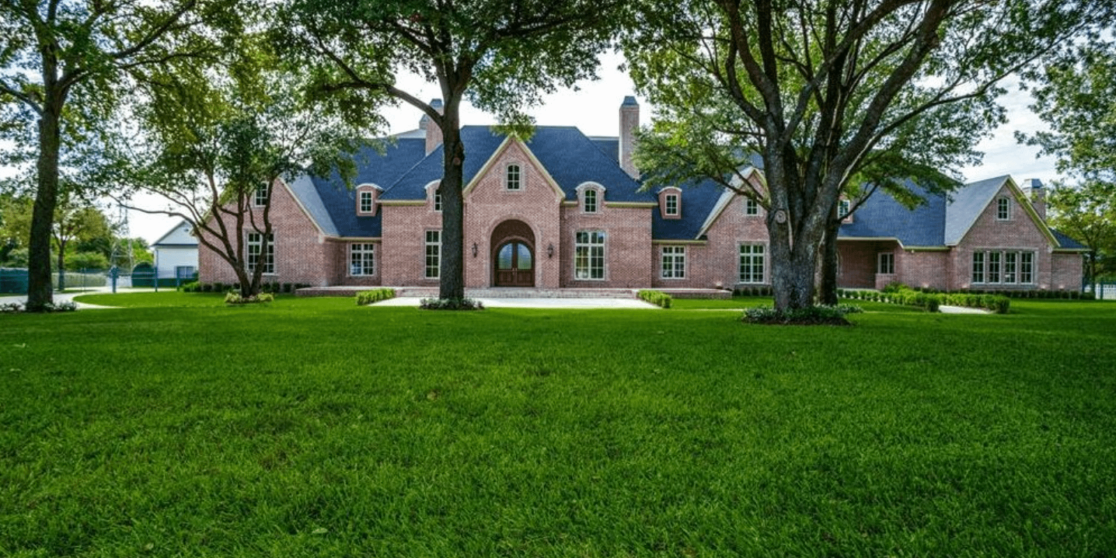 5 Acre Texas Estate With Guest House & Indoor Pool (PHOTOS)