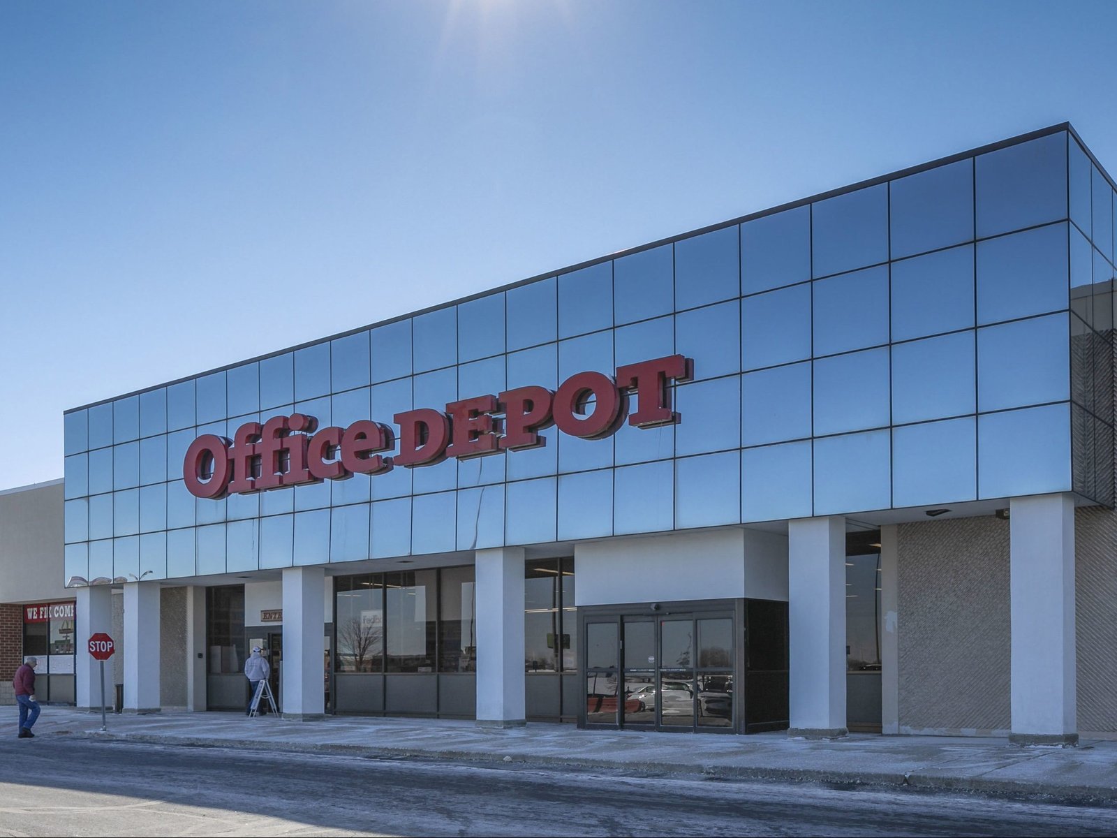 Exterior of Cave Springs Shopping Center