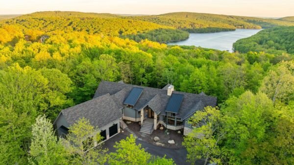 A Gorgeous Mountain Lake Estate in Maryland