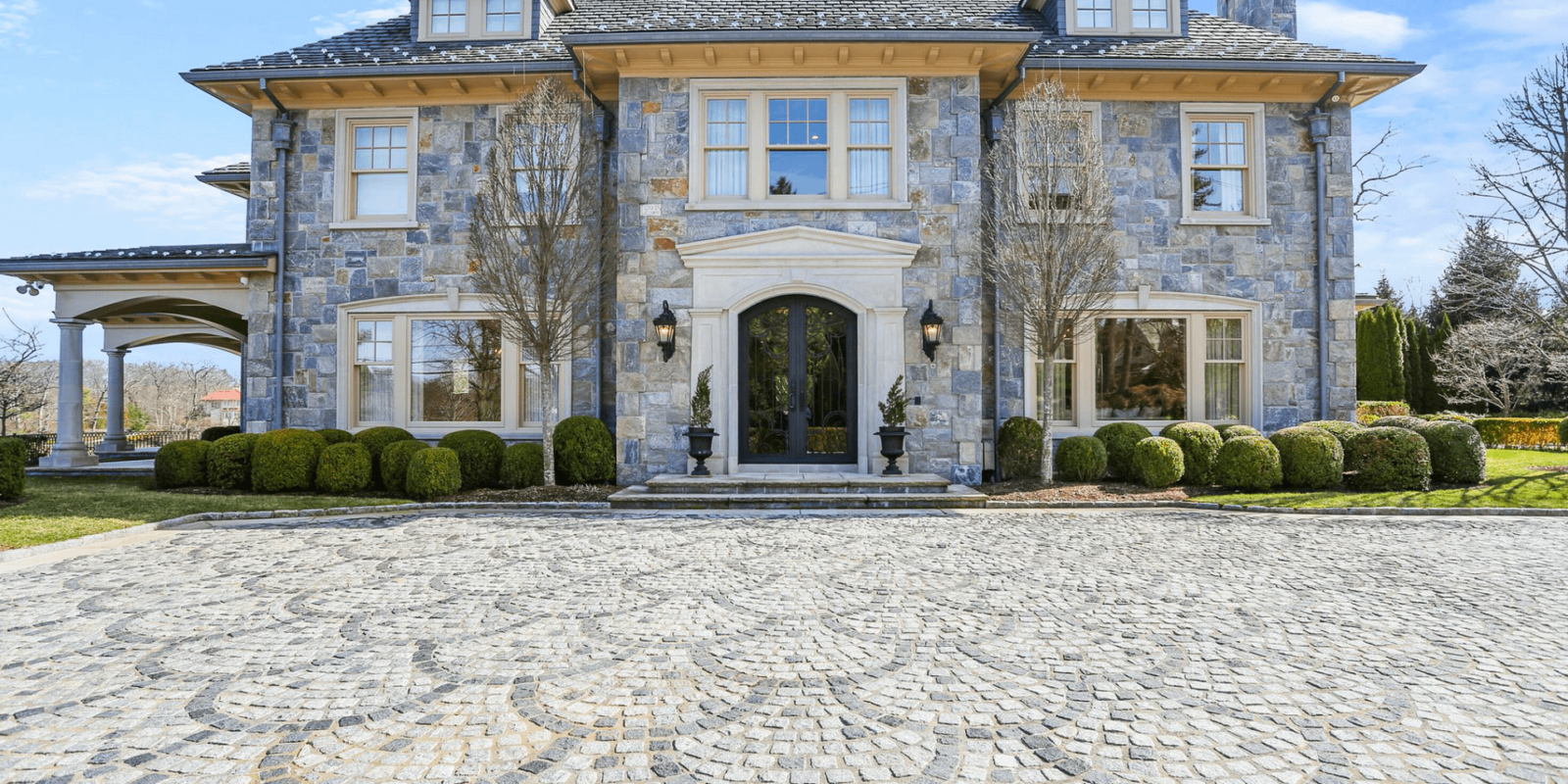 Waterfront Connecticut Home With 30-Car Garage (PHOTOS)