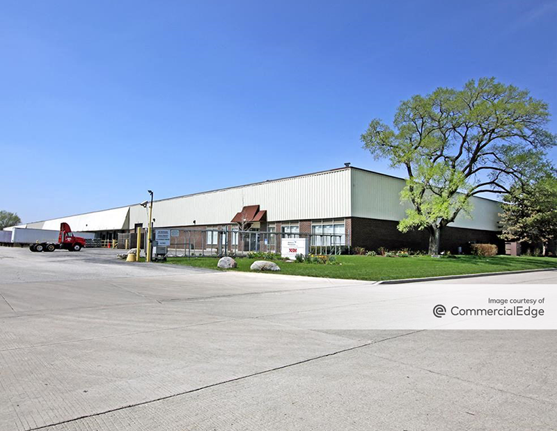 Exterior of 500 Country Club Drive, an industrial building in Bensenville Ill.