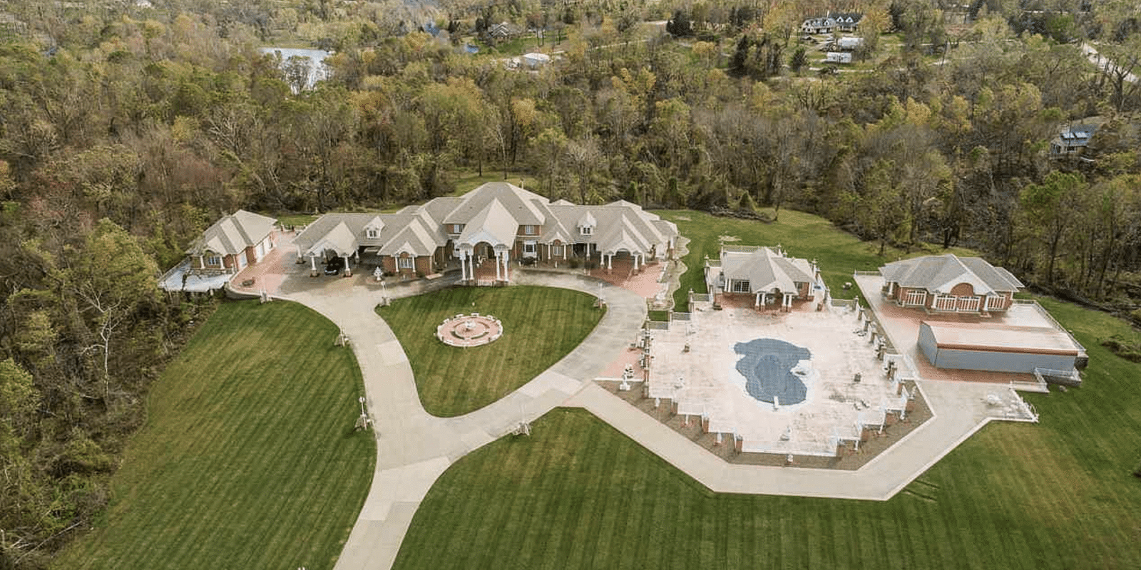 26 Acre Estate In Marion, Iowa (PHOTOS)