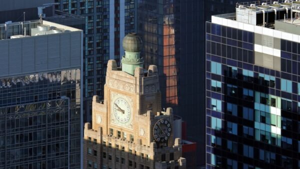 CBRE to Lead Paramount Building Leasing