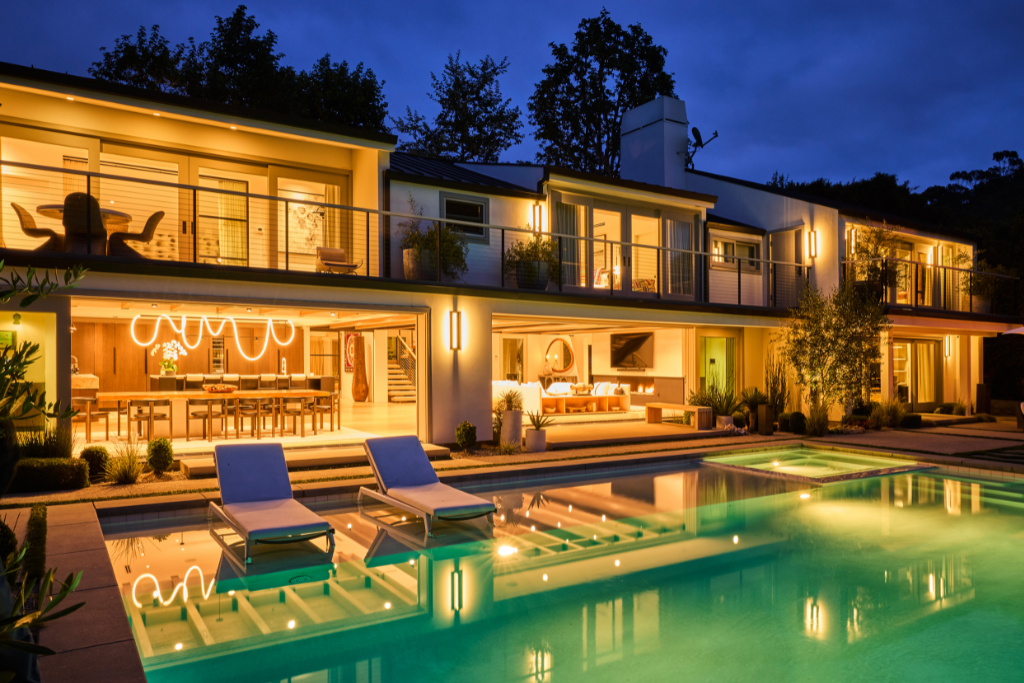 Inside A Modern Malibu Estate Within the Exclusive Serra Retreat