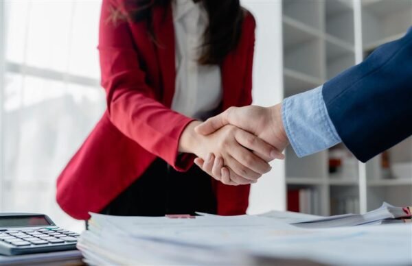 What Does a Commercial Real Estate Broker Do for Investors?