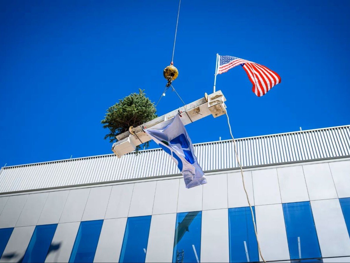 Close-up of the beam placed on top of one of the new research buildings at Cleveland Clinic's main campus