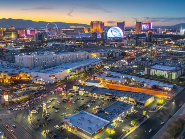 Vegas Shopping Center Changes Hands for M