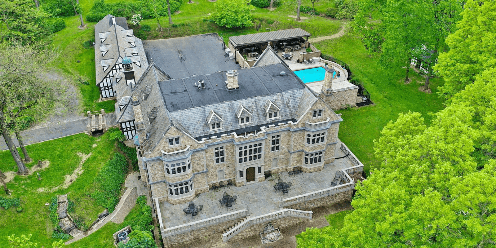 Stone Home On 12 Acres In Lancaster, Pennsylvania (PHOTOS)