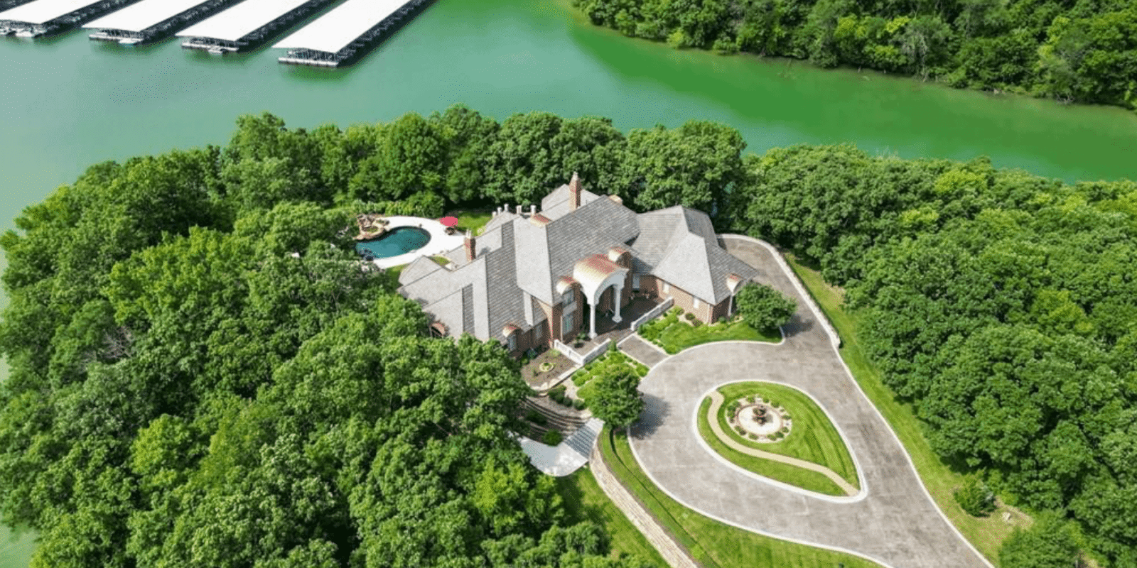 Lakefront Brick Home In Kansas City, Missouri (PHOTOS)