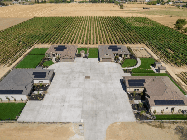 20 Acre Estate With 4 Homes And A Vineyard (PHOTOS)