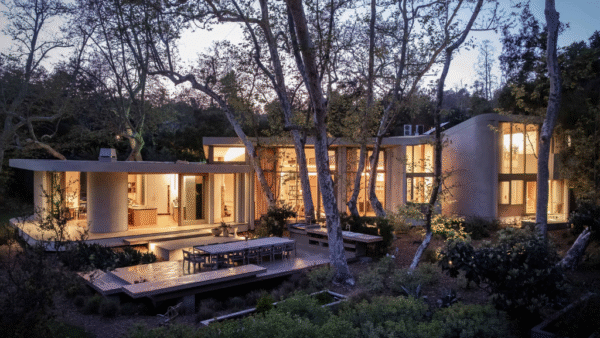 An Inviting Architectural Masterpiece in the Heart of Pacific Palisades