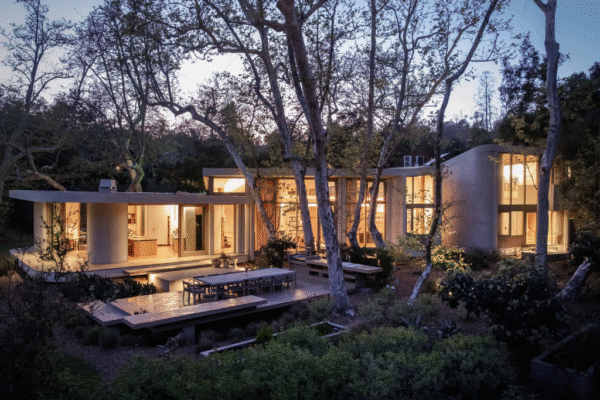 An Inviting Architectural Masterpiece in the Heart of Pacific Palisades
