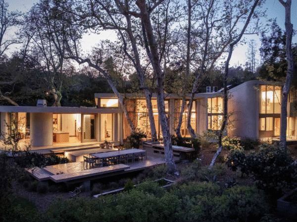An Inviting Architectural Masterpiece in the Heart of Pacific Palisades