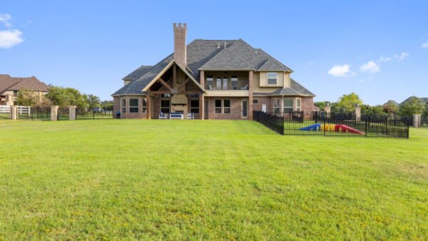 A Modern Equestrian Hideaway in Bartonville, Texas