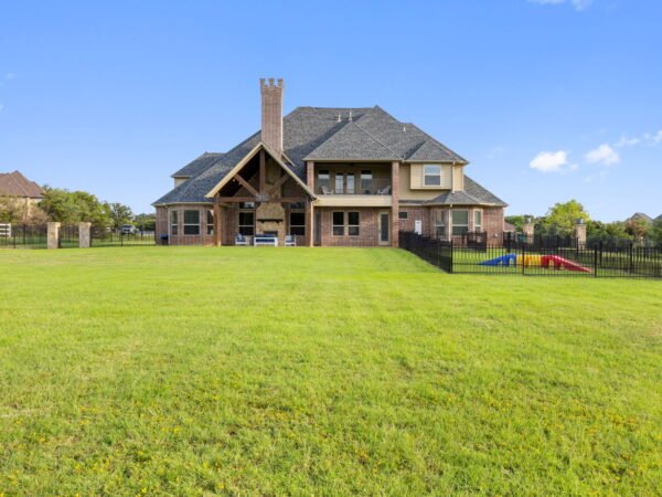 A Modern Equestrian Hideaway in Bartonville, Texas
