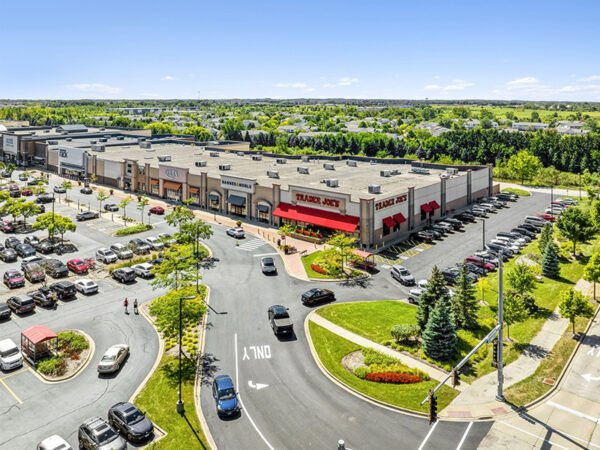Nuveen Snaps Up Chicago Shopping Center for 0M