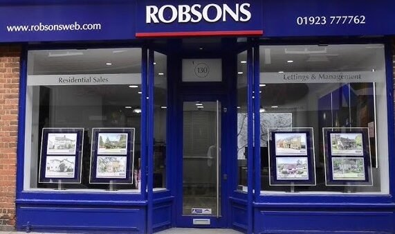 Estate agent awarded £21,000 after complaining about ‘low status’ desk