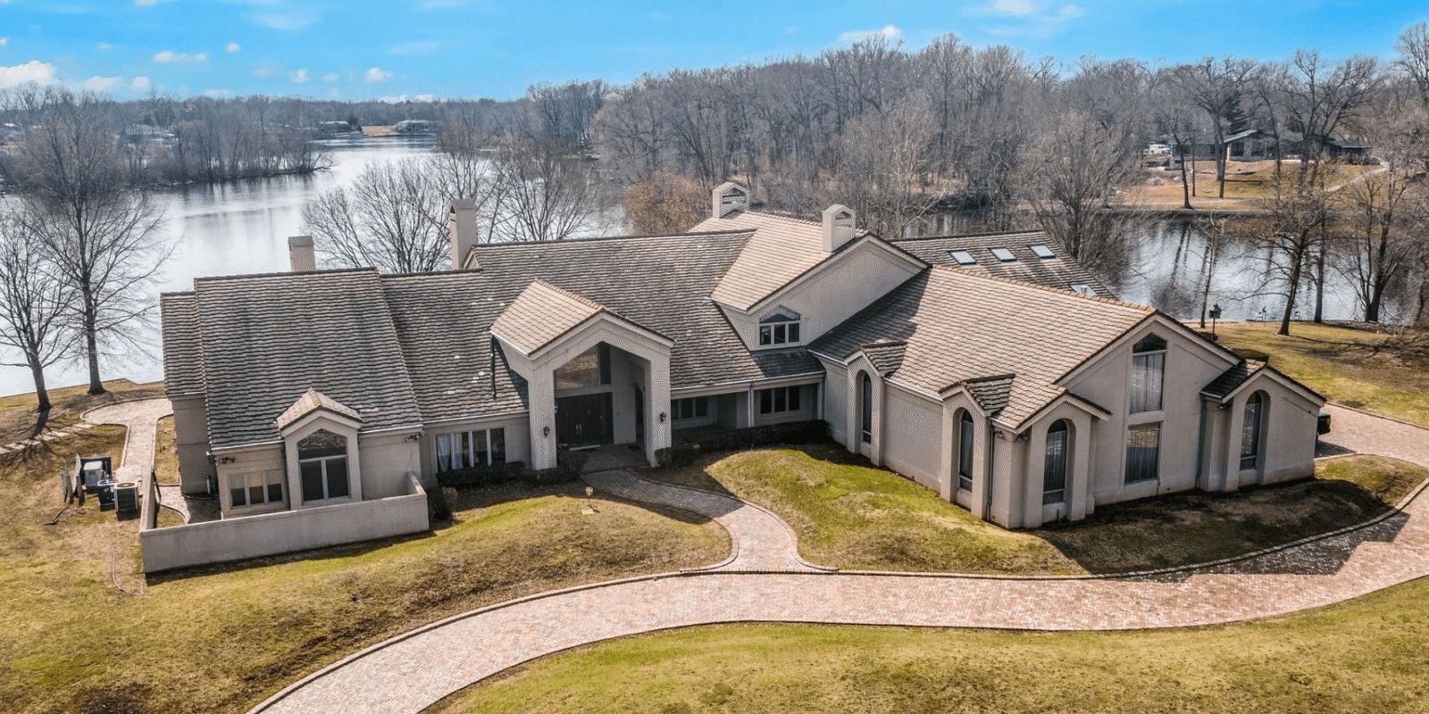 Waterfront Home In Indiana With Indoor Pool (PHOTOS)