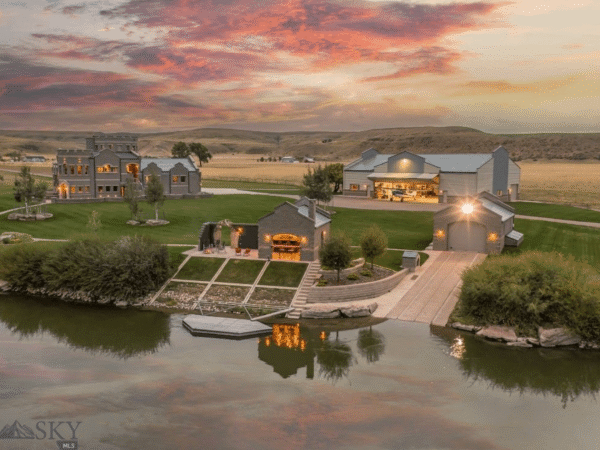 51 Acre Estate With Airplane Hangar And Boathouse (PHOTOS)