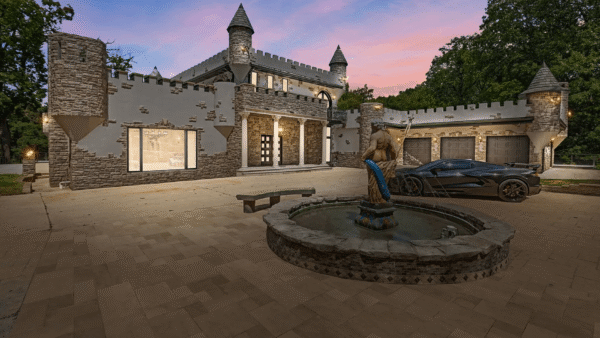 Castle-Like Illinois Home With Indoor Pool (PHOTOS)