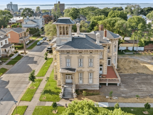 Historic 10k Square Foot Ohio Home Built In 1850 (PHOTOS)