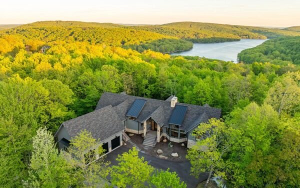 A Gorgeous Mountain Lake Estate in Maryland