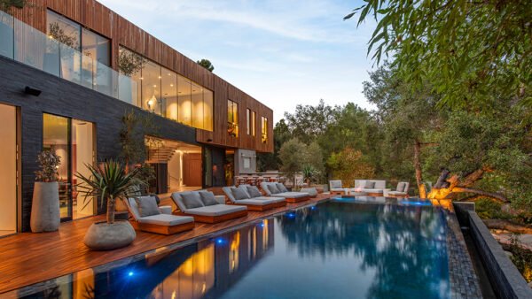 Quiet Sophistication in an Iconic Beverly Hills Neighborhood