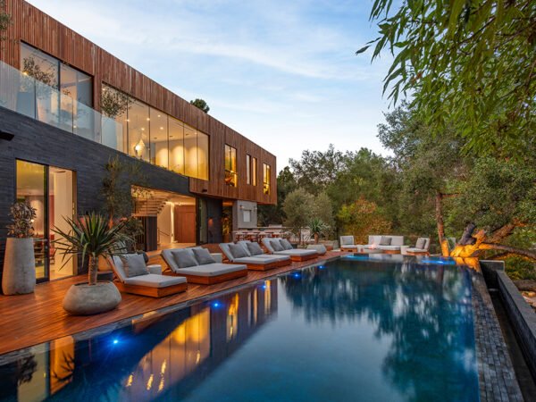 Quiet Sophistication in an Iconic Beverly Hills Neighborhood