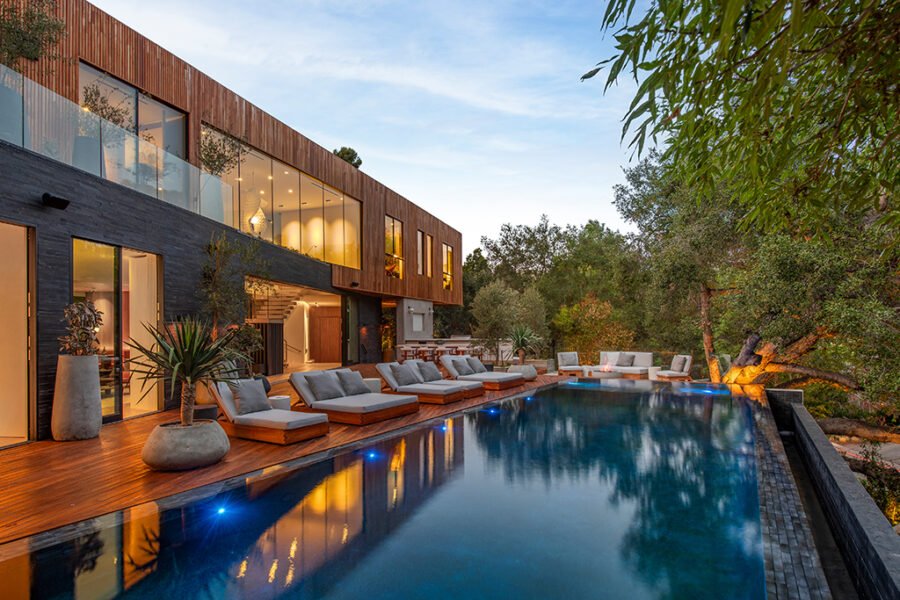 Quiet Sophistication in an Iconic Beverly Hills Neighborhood