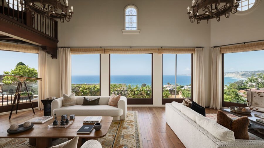 A Vibrant La Jolla Estate Overlooking the Pacific