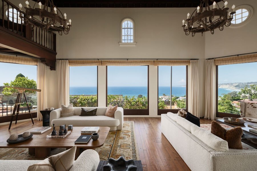 A Vibrant La Jolla Estate Overlooking the Pacific