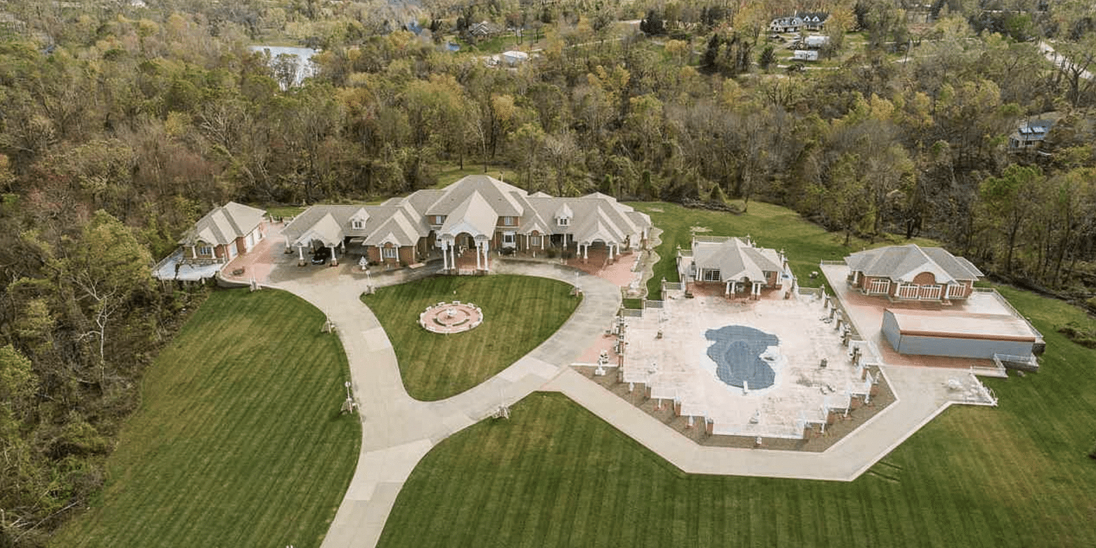26 Acre Estate In Marion, Iowa (PHOTOS) 26 Acre Estate In Marion, Iowa (PHOTOS)