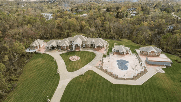 26 Acre Estate In Marion, Iowa (PHOTOS)