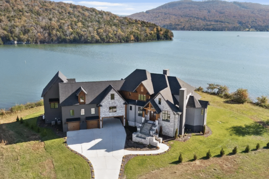 Lakefront New Build In Jasper, Tennessee (PHOTOS)