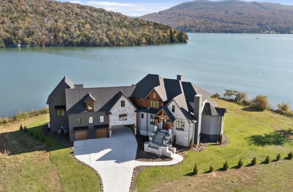 Lakefront New Build In Jasper, Tennessee (PHOTOS)
