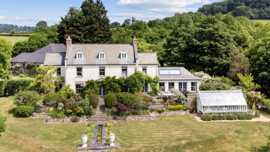 Post-Budget confidence lifts country house market, says Strutt & Parker